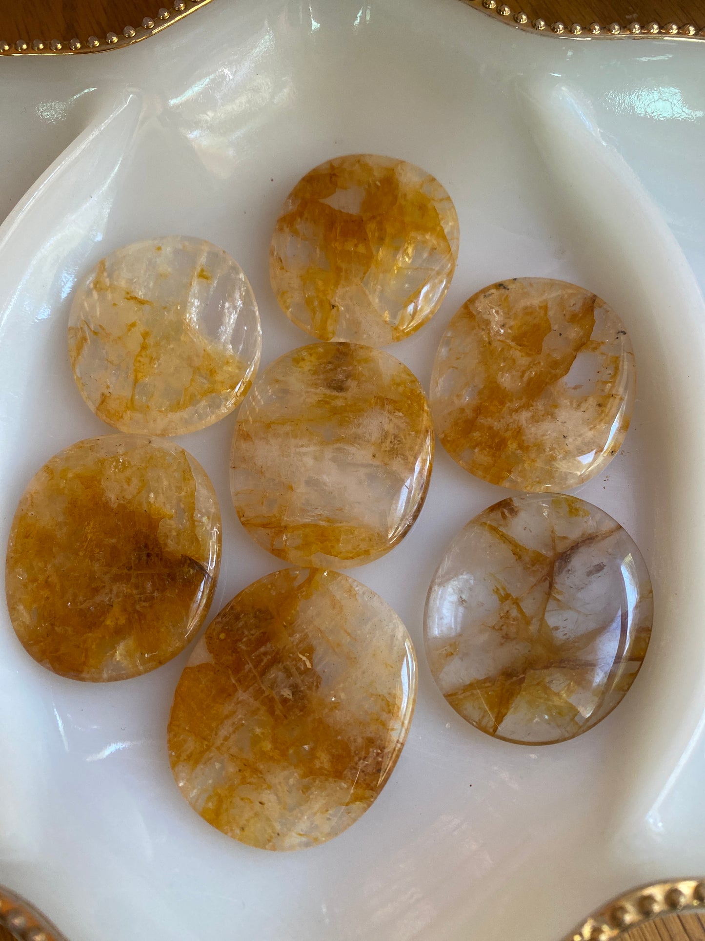 (1) Gorgeous golden healer flat palm stone intuitive pick