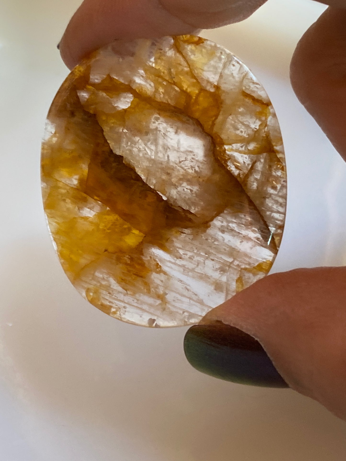 (1) Gorgeous golden healer flat palm stone intuitive pick